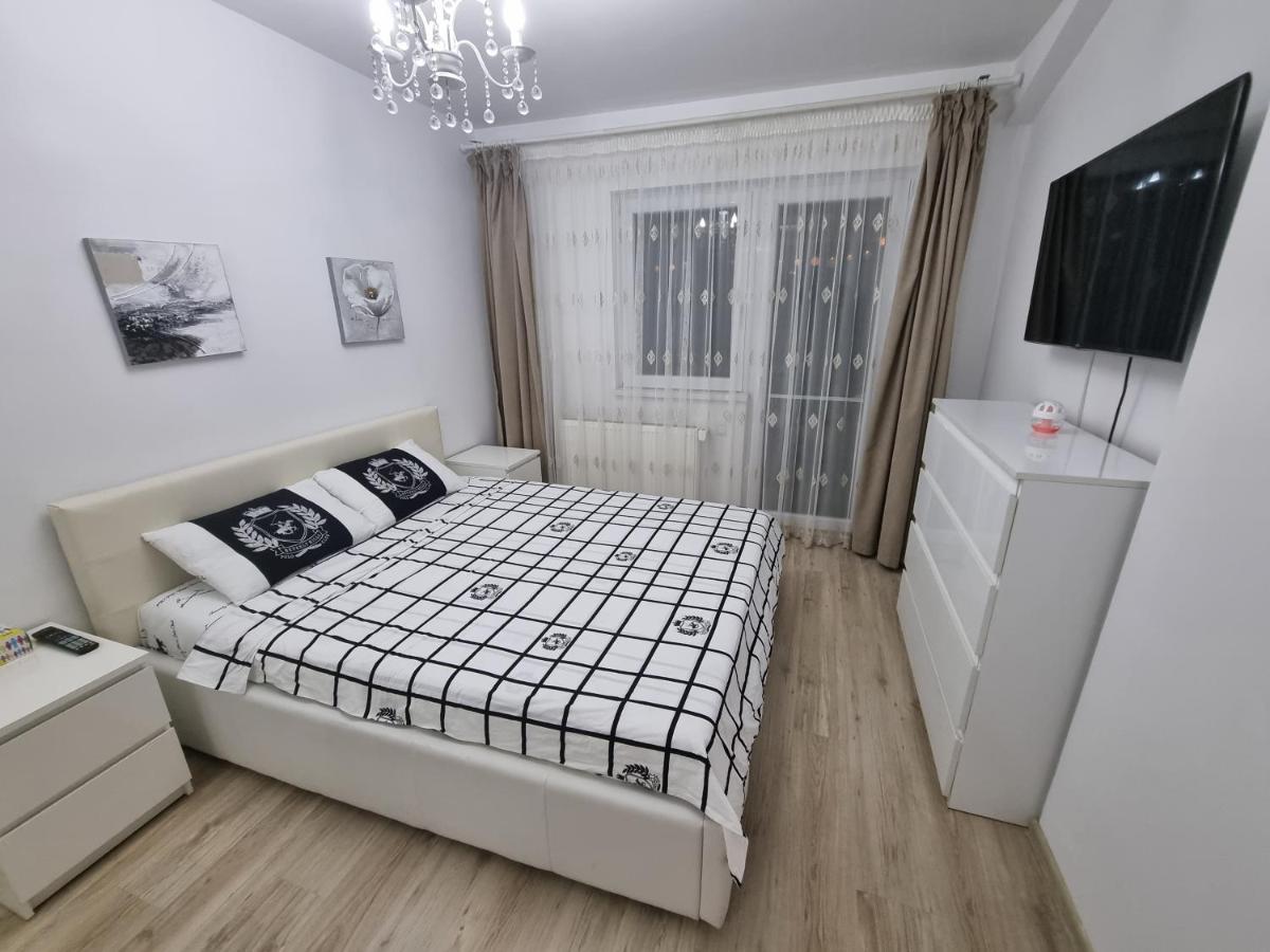 25 Luxury Apartament Bucharest Exterior photo