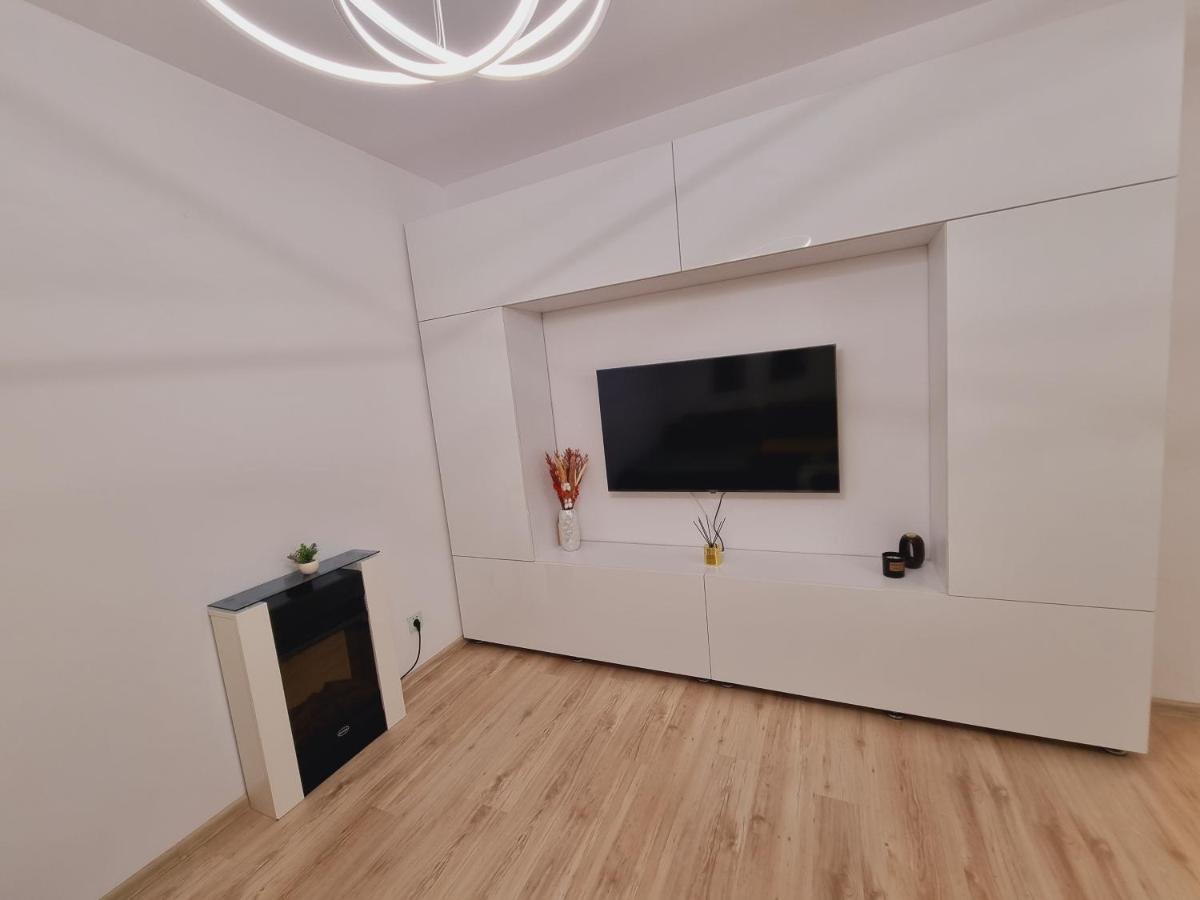 25 Luxury Apartament Bucharest Exterior photo